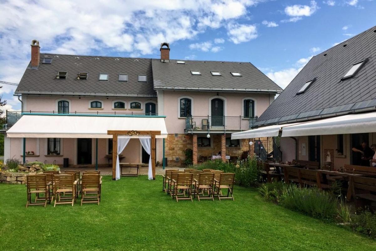 Na Kopecku Ad 1795 - Penzion S Restauraci A Wellness V Podkrkonosi Двур-Кралове-над-Лабем Экстерьер фото